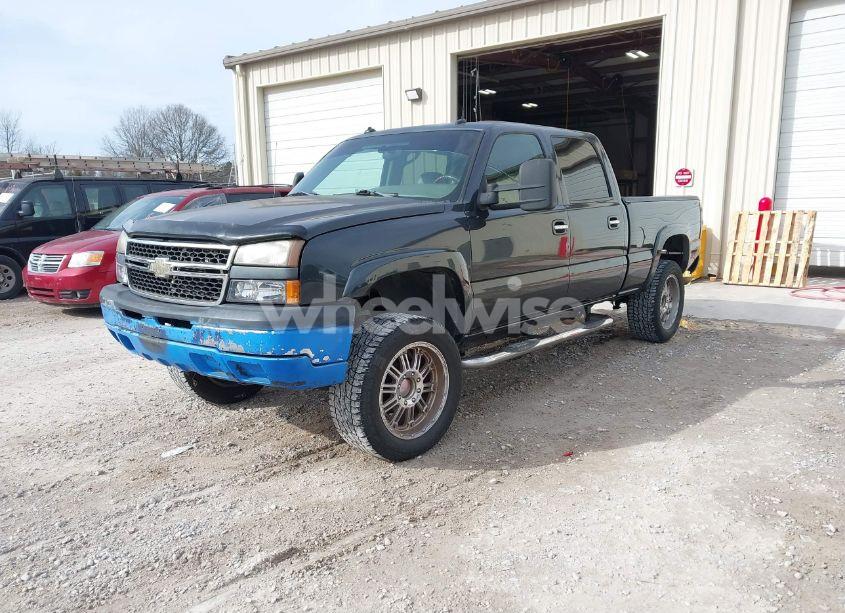 Photo 2 of 2003 Chevrolet Silverado 1500HD LT (VIN 1GCGK13UX3F141463)