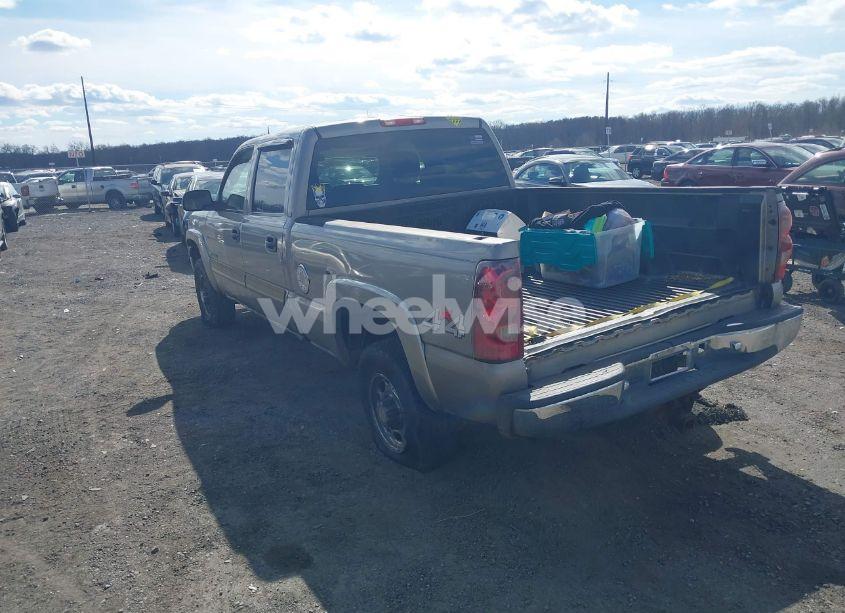 Photo 3 of 2003 Chevrolet Silverado 1500HD LT (VIN 1GCGK13UX3F214119)