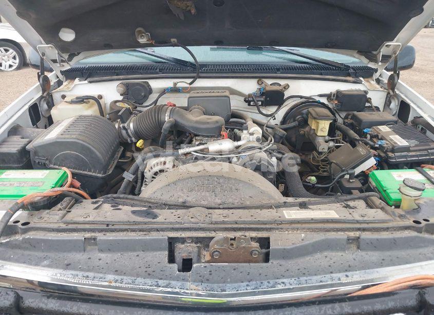 Photo 10 of 2000 Chevrolet K2500 (VIN 1GCGK23R5YF404242)