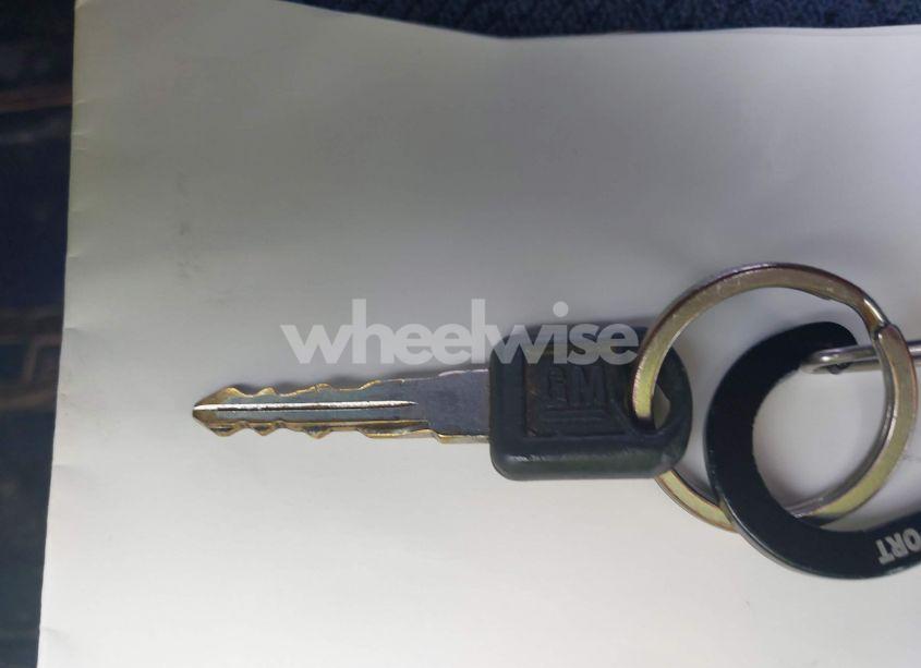 Photo 11 of 2000 Chevrolet K2500 (VIN 1GCGK23R5YF404242)