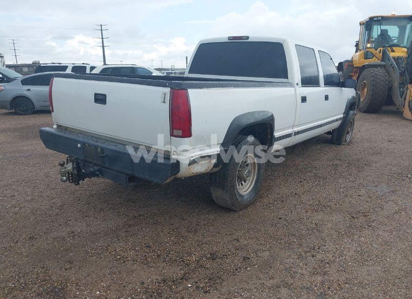 Photo 4 of 2000 Chevrolet K2500 (VIN 1GCGK23R5YF404242)