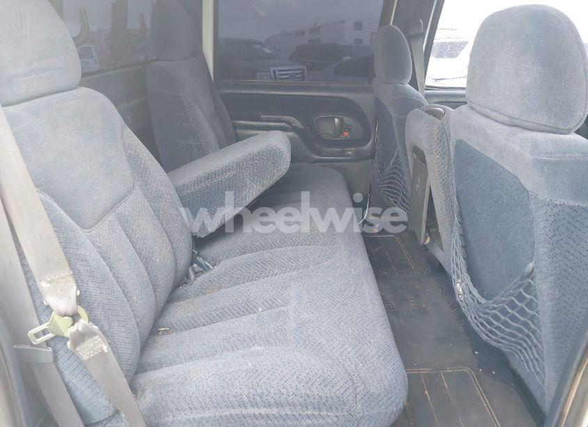 Photo 8 of 2000 Chevrolet K2500 (VIN 1GCGK23R5YF404242)