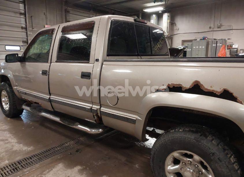 Photo 14 of 2000 Chevrolet K2500 (VIN 1GCGK23R8YF400265)