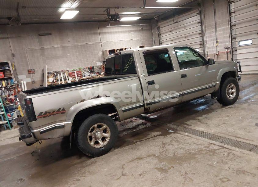 Photo 4 of 2000 Chevrolet K2500 (VIN 1GCGK23R8YF400265)