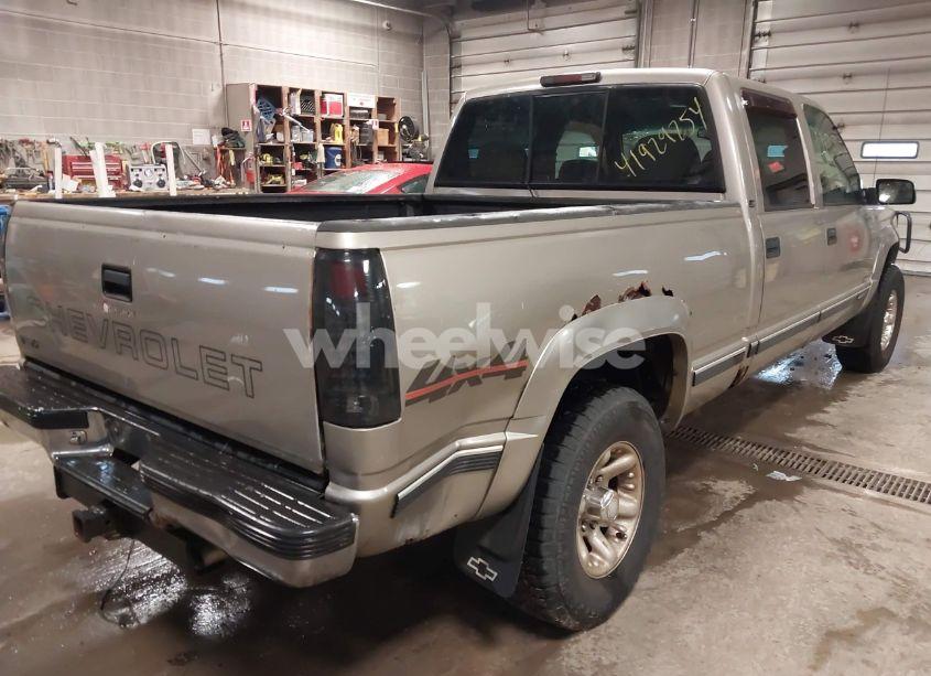 Photo 6 of 2000 Chevrolet K2500 (VIN 1GCGK23R8YF400265)