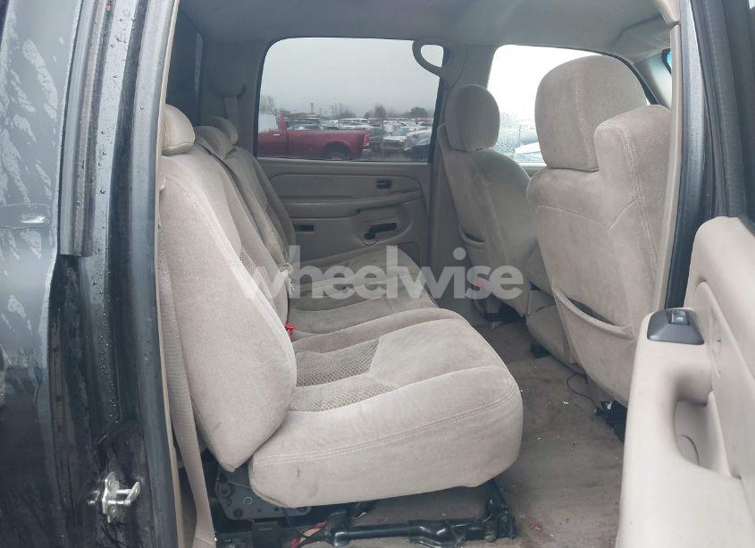 Photo 8 of 2004 Chevrolet Silverado 2500 LS (VIN 1GCGK23U84F181726)