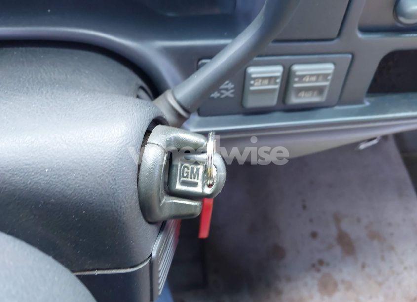 Photo 11 of 2000 Chevrolet K2500 (VIN 1GCGK24J2YR126505)