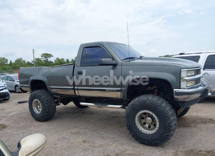 Photo 13 of 2000 Chevrolet K2500 (VIN 1GCGK24J2YR126505)