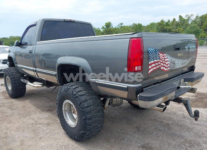 Photo 3 of 2000 Chevrolet K2500 (VIN 1GCGK24J2YR126505)