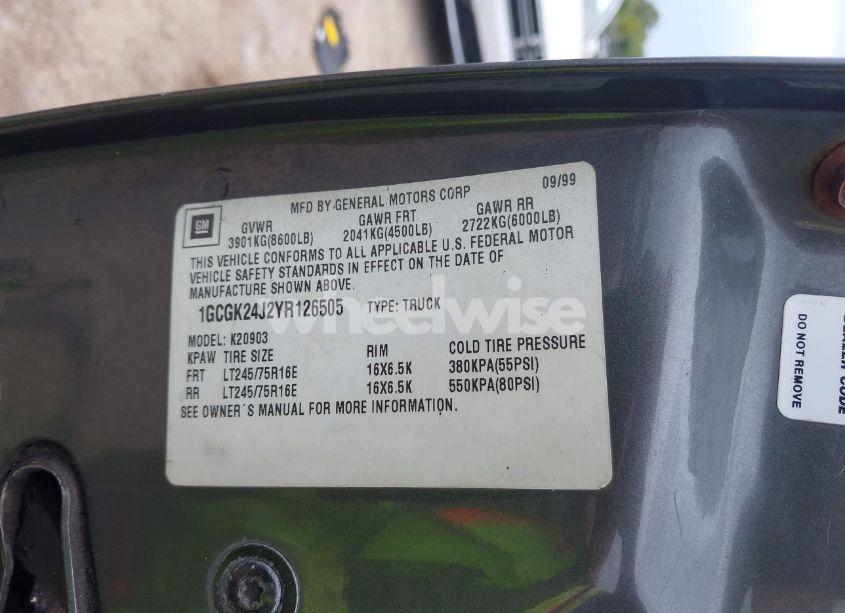 Photo 9 of 2000 Chevrolet K2500 (VIN 1GCGK24J2YR126505)