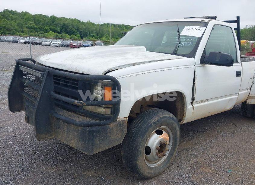 Photo 2 of 1994 Chevrolet Gmt-400 K2500 (VIN 1GCGK24K5RE110526)