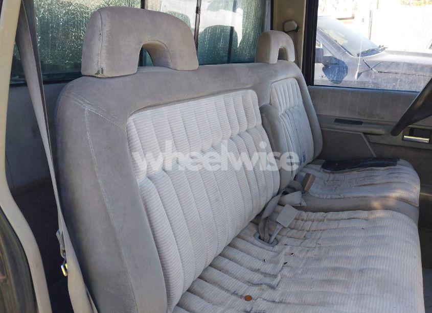 Photo 8 of 1992 Chevrolet Gmt-400 K2500 (VIN 1GCGK24K8NE114158)