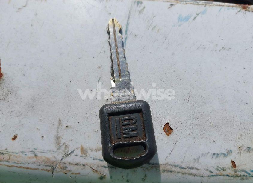 Photo 11 of 2000 Chevrolet K2500 (VIN 1GCGK24R0YR123950)