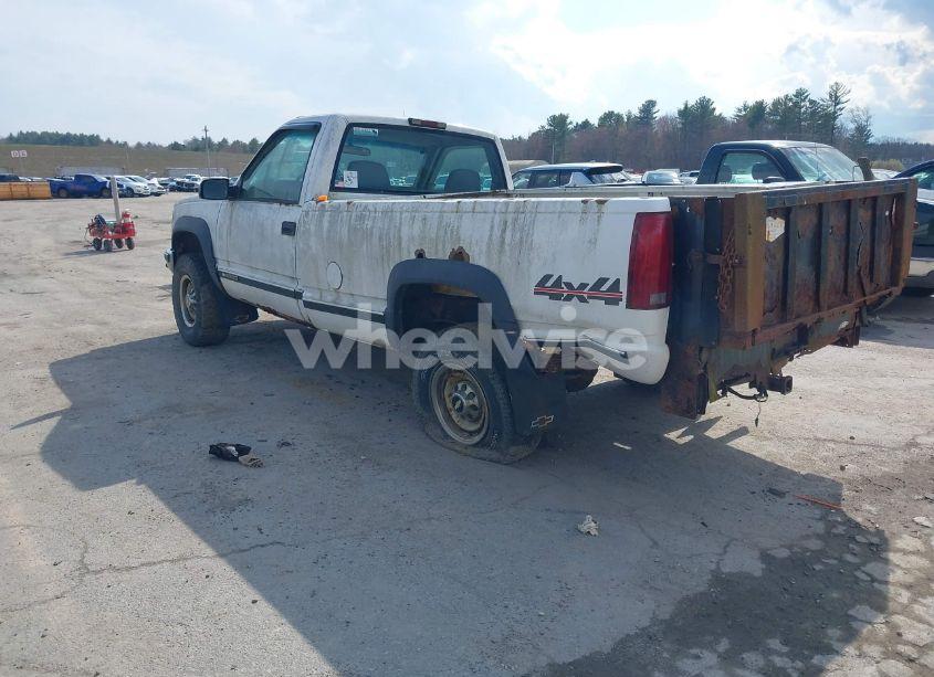 Photo 3 of 2000 Chevrolet K2500 (VIN 1GCGK24R0YR123950)