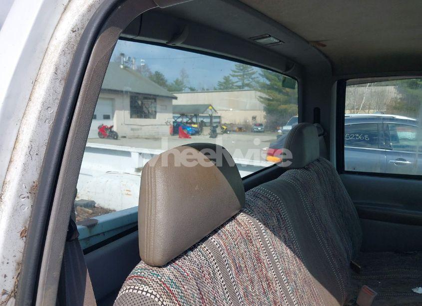 Photo 8 of 2000 Chevrolet K2500 (VIN 1GCGK24R0YR123950)