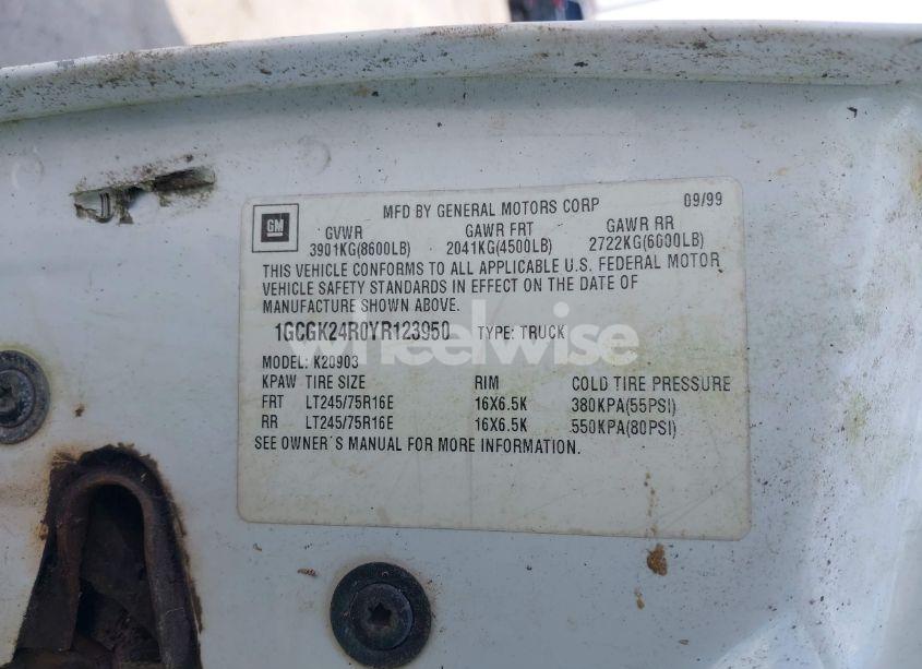 Photo 9 of 2000 Chevrolet K2500 (VIN 1GCGK24R0YR123950)