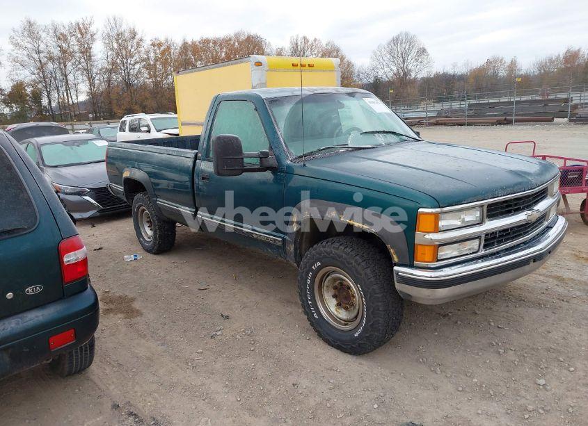 1998 Chevrolet K2500 FLEETSIDE (VIN 1GCGK24R3WZ196095) main photo