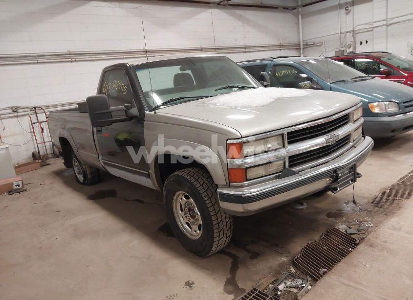 1999 Chevrolet K2500 (VIN 1GCGK24R4XR719013) main photo