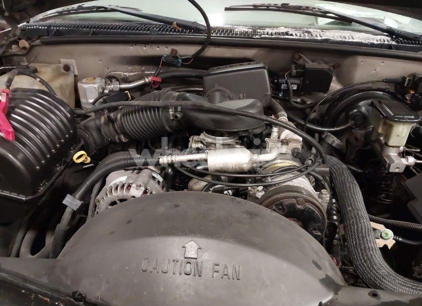 Photo 10 of 1999 Chevrolet K2500 (VIN 1GCGK24R4XR719013)