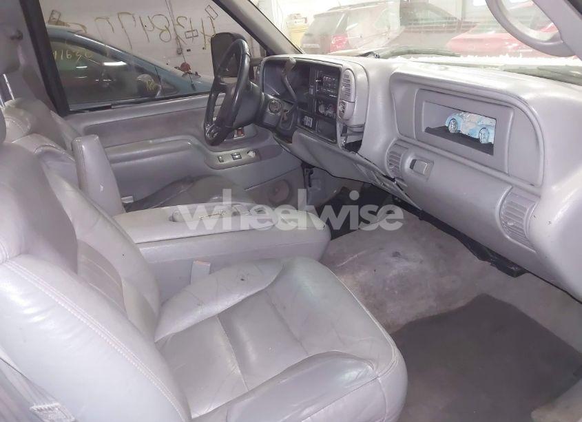 Photo 5 of 1999 Chevrolet K2500 (VIN 1GCGK24R4XR719013)