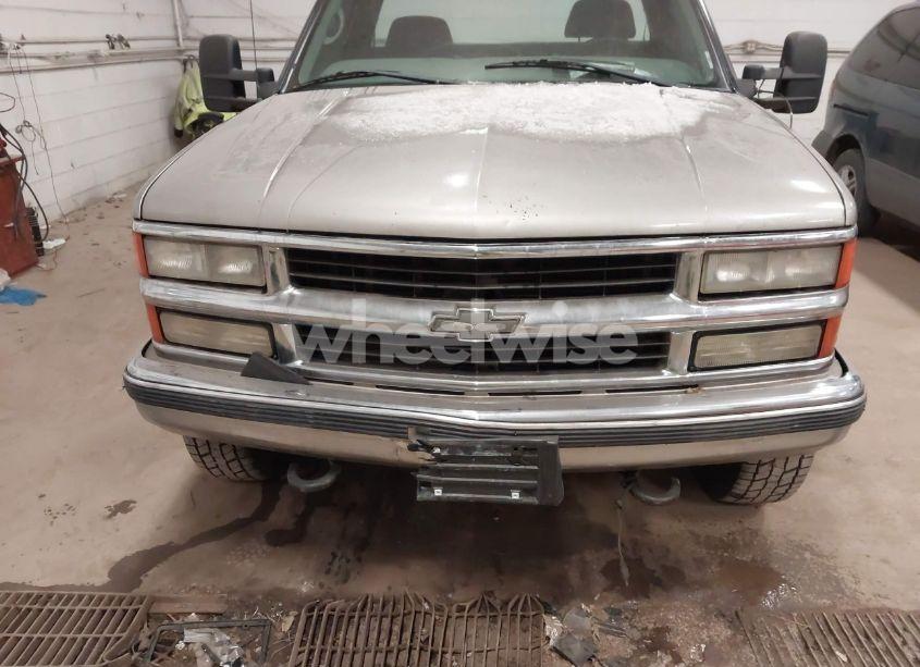 Photo 6 of 1999 Chevrolet K2500 (VIN 1GCGK24R4XR719013)