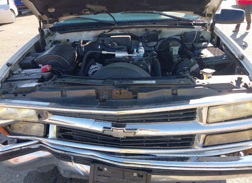 Photo 10 of 2000 Chevrolet K2500 (VIN 1GCGK24R5YR101054)