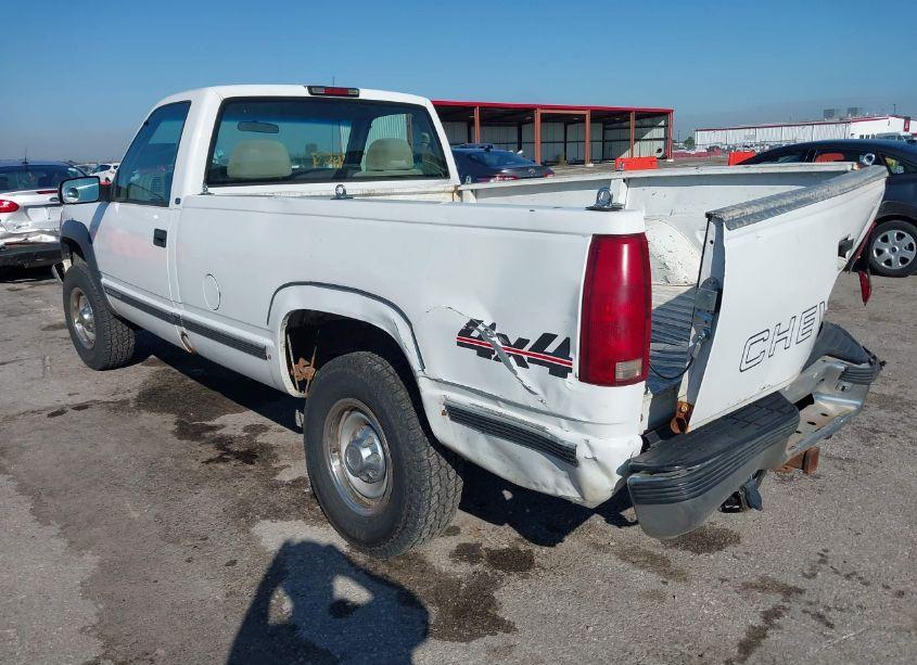 Photo 3 of 2000 Chevrolet K2500 (VIN 1GCGK24R5YR101054)