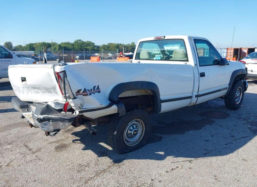 Photo 4 of 2000 Chevrolet K2500 (VIN 1GCGK24R5YR101054)
