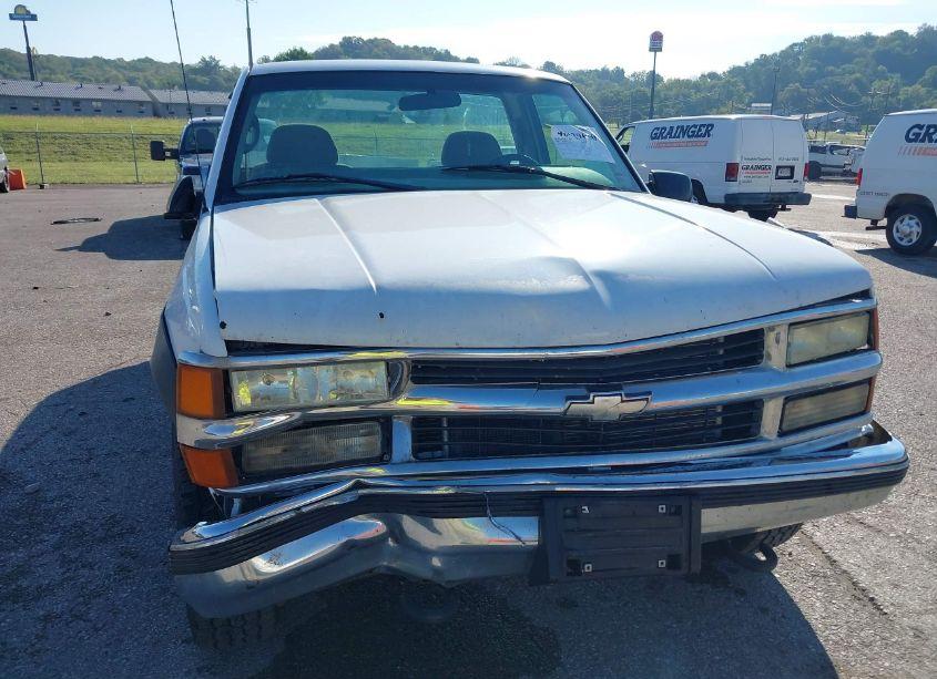 Photo 6 of 2000 Chevrolet K2500 (VIN 1GCGK24R5YR101054)