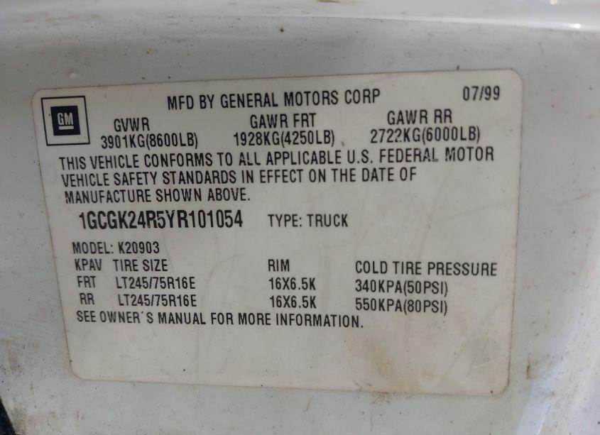 Photo 9 of 2000 Chevrolet K2500 (VIN 1GCGK24R5YR101054)