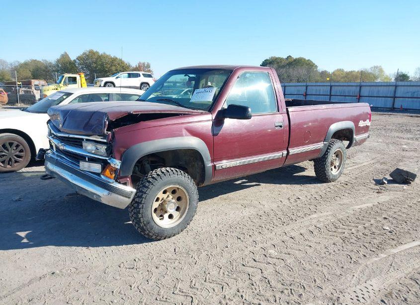 Photo 2 of 1999 Chevrolet K2500 (VIN 1GCGK24R8XR719502)
