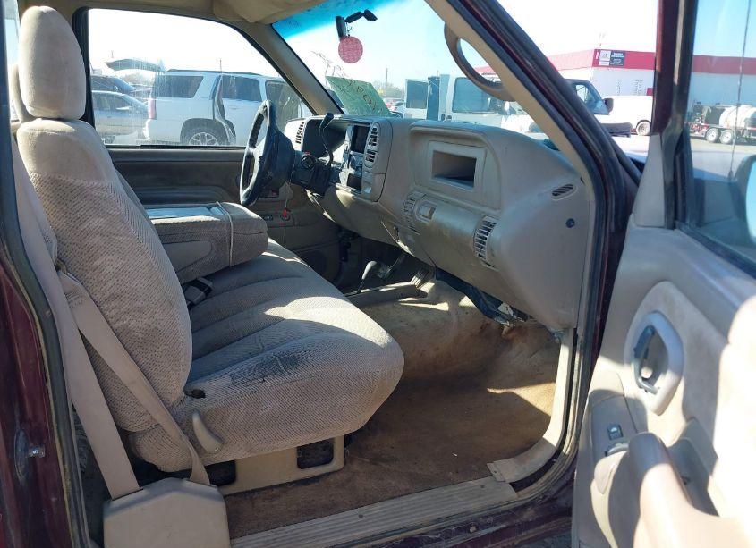 Photo 5 of 1999 Chevrolet K2500 (VIN 1GCGK24R8XR719502)