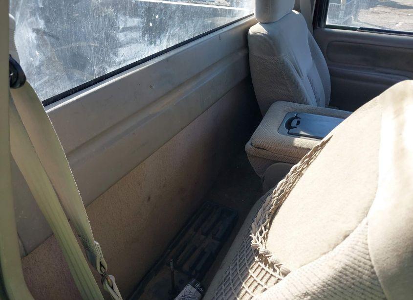 Photo 8 of 1999 Chevrolet K2500 (VIN 1GCGK24R8XR719502)