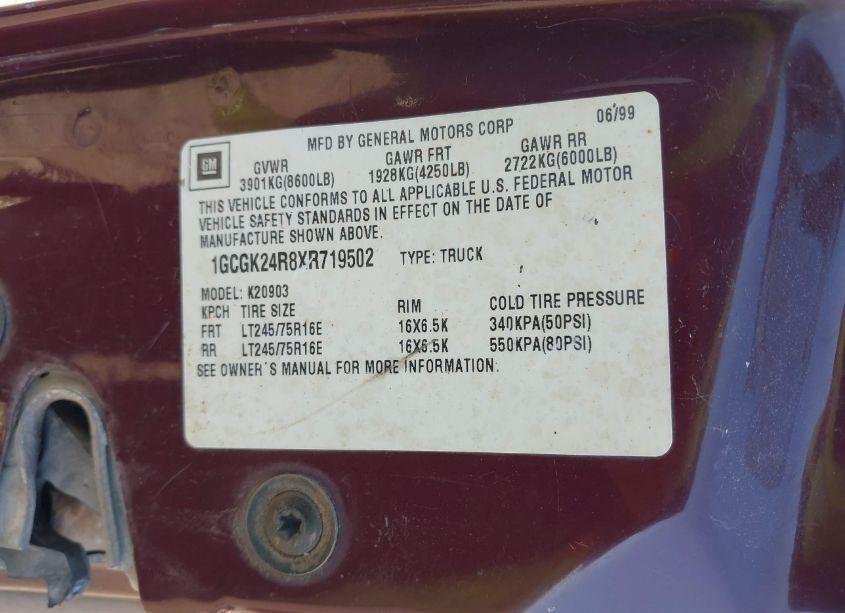 Photo 9 of 1999 Chevrolet K2500 (VIN 1GCGK24R8XR719502)