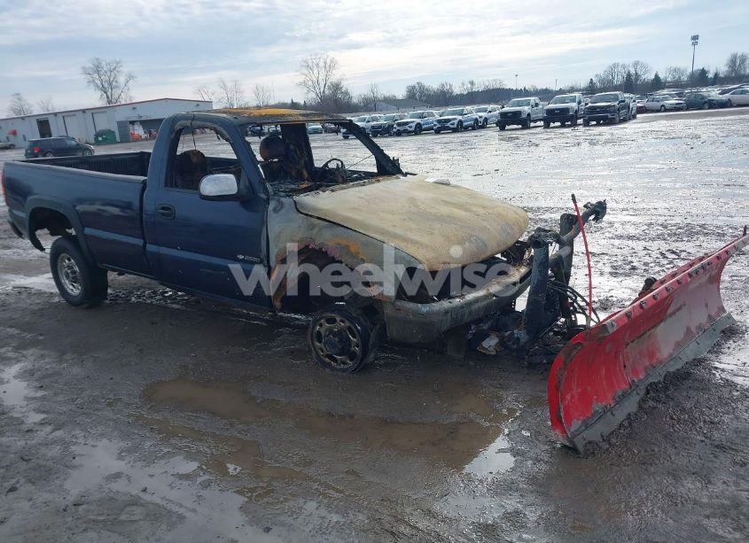 2000 Chevrolet Silverado 2500 (VIN 1GCGK24U7YE122872) main photo
