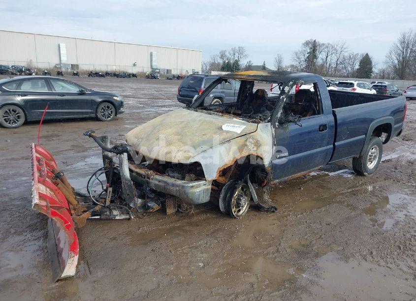 Photo 2 of 2000 Chevrolet Silverado 2500 (VIN 1GCGK24U7YE122872)