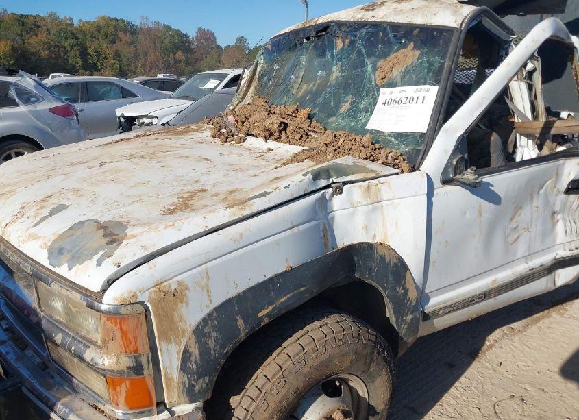 Photo 6 of 1998 Chevrolet K2500 FLEETSIDE (VIN 1GCGK29F3WE137733)