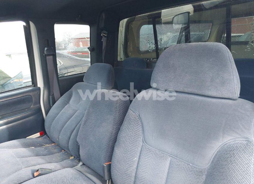 Photo 8 of 1996 Chevrolet Gmt-400 K2500 (VIN 1GCGK29F7TE104164)