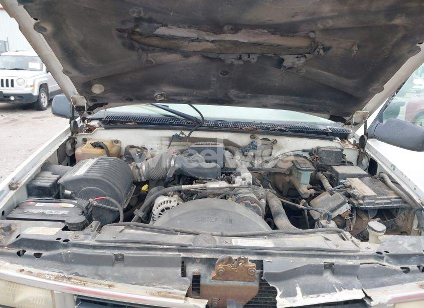 Photo 10 of 2000 Chevrolet K2500 (VIN 1GCGK29R1YF410210)