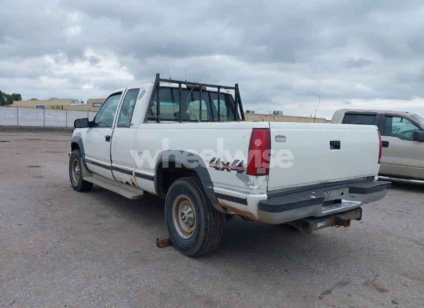 Photo 3 of 2000 Chevrolet K2500 (VIN 1GCGK29R1YF410210)
