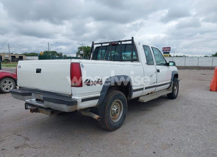 Photo 4 of 2000 Chevrolet K2500 (VIN 1GCGK29R1YF410210)