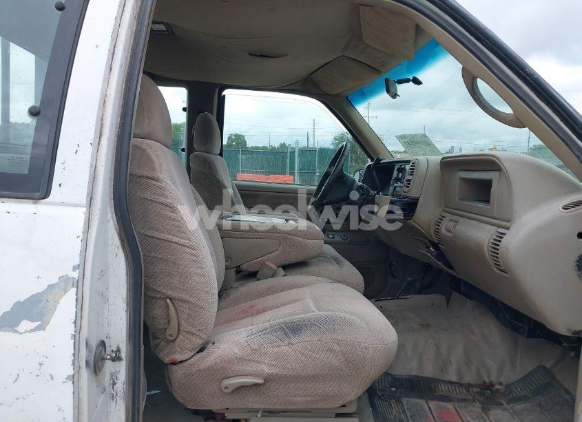 Photo 5 of 2000 Chevrolet K2500 (VIN 1GCGK29R1YF410210)