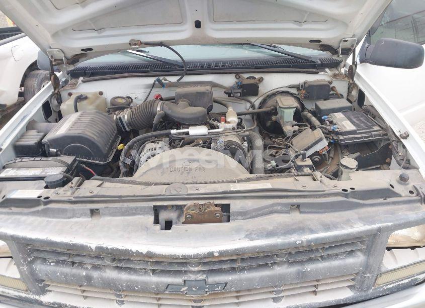 Photo 10 of 2000 Chevrolet K2500 (VIN 1GCGK29R4YF475472)