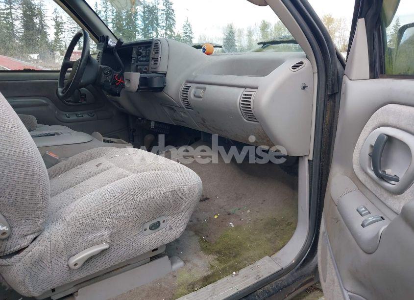 Photo 5 of 1996 Chevrolet Gmt-400 K2500 (VIN 1GCGK29R8TE265987)