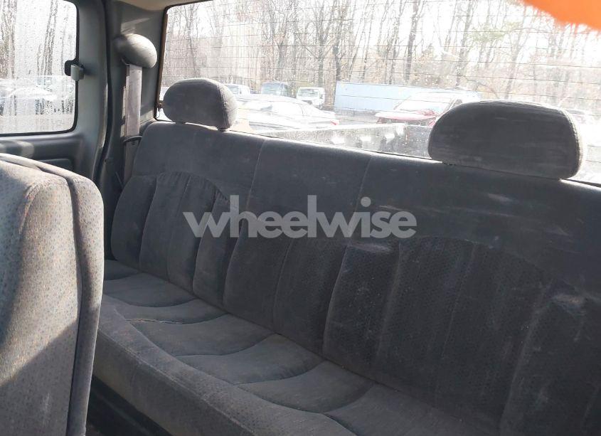 Photo 8 of 1999 Chevrolet Silverado 2500 LS (VIN 1GCGK29U0XZ177843)