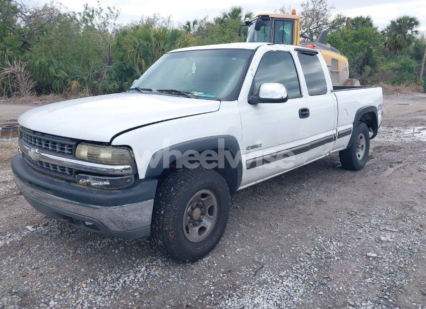Photo 2 of 2000 Chevrolet Silverado 2500 LS (VIN 1GCGK29U0YE421788)