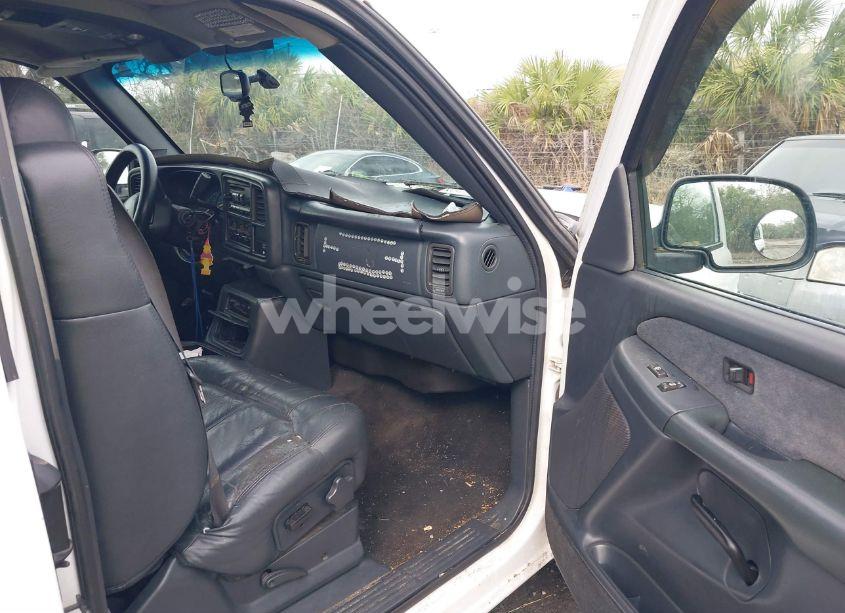 Photo 5 of 2000 Chevrolet Silverado 2500 LS (VIN 1GCGK29U0YE421788)