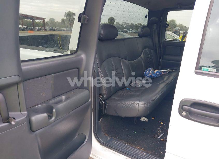 Photo 8 of 2000 Chevrolet Silverado 2500 LS (VIN 1GCGK29U0YE421788)