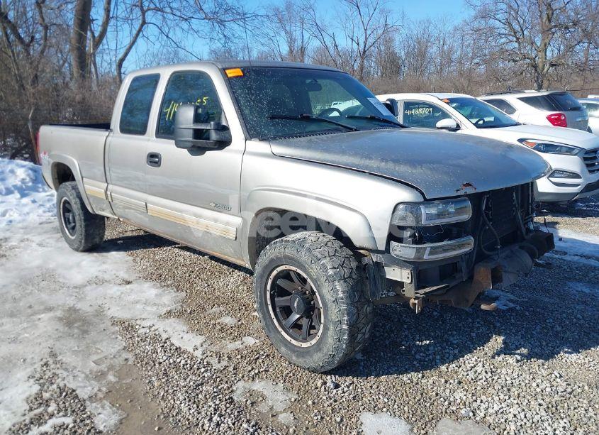 2001 Chevrolet Silverado 2500 LS (VIN 1GCGK29U21Z121197) main photo