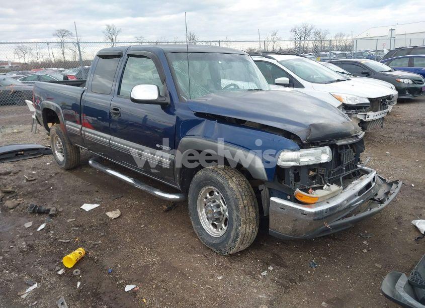 2000 Chevrolet Silverado 2500 LS (VIN 1GCGK29U2YE227795) main photo